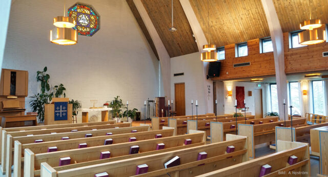 Interiörbild från Hagakyrkan