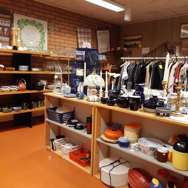 Kom och fynda på vårt stora Loppis