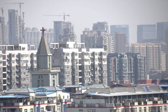 Kyrkorna i Wuhan fira gudstjänst över Internet