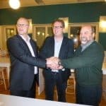 Nikolaj Zalutsky, Lasse Svensson och Curt Peterson skrev under avtalet.