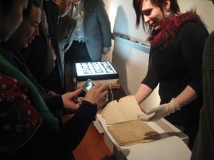 Laura Neill visar Magnus Bcklunds grammatik