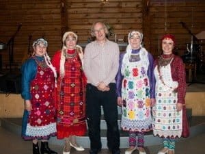 Tillsammans med den udmurtiska gruppen 