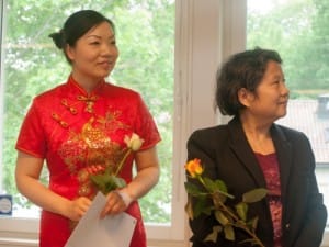 Pastor Zhao och pastor Ge på examensdagen.
