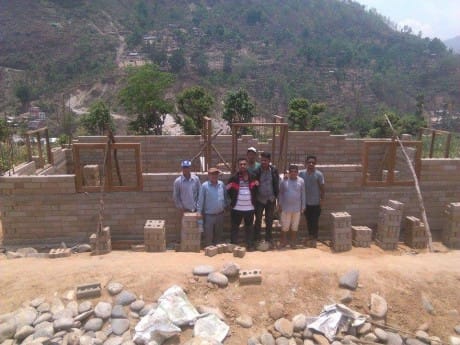 Ett byggteam vid en arbetsplats i Nepal.