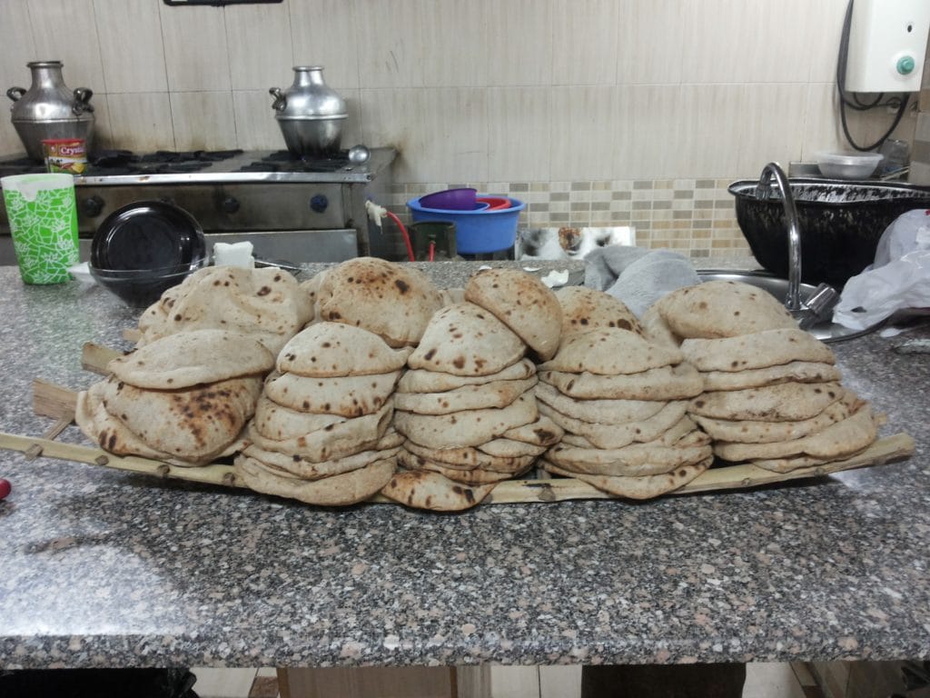 Bröd på ett fat i Egypten