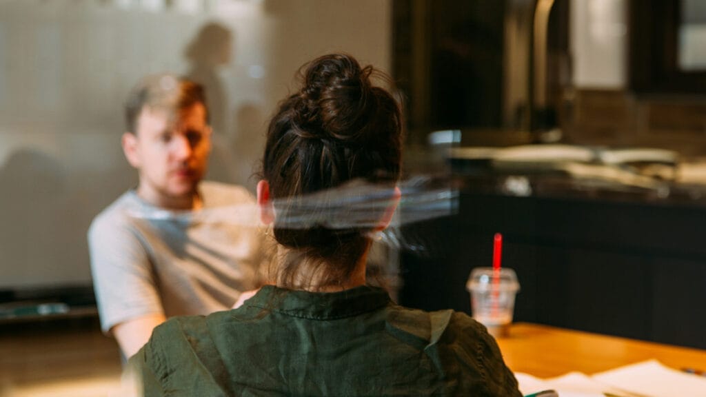 Medarbetare som pratar