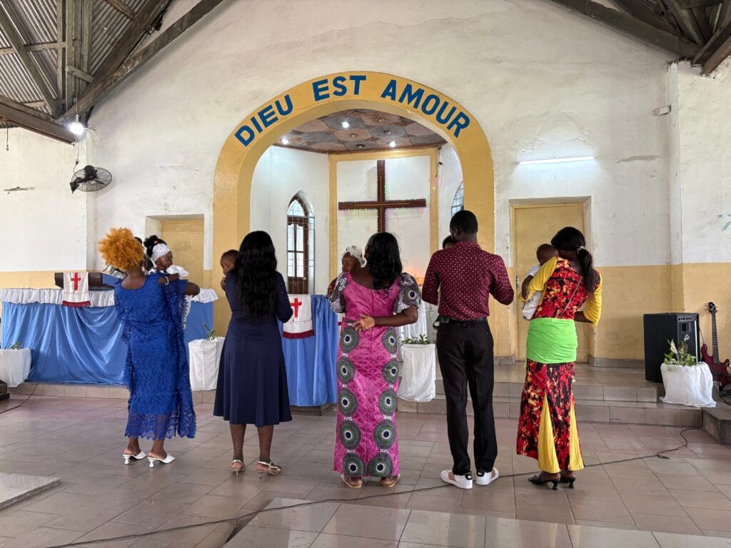 Barnvägsignelse i Matsimou Kongo Brazzaville