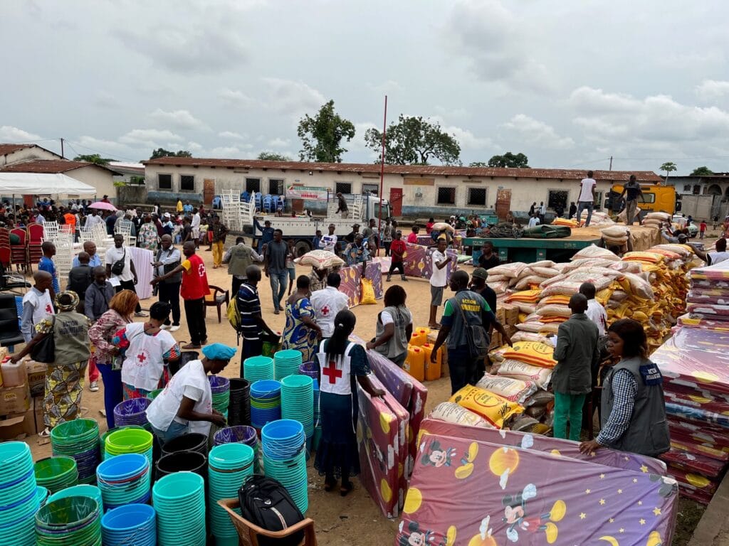 ASUdh deltar med bl a Röda korset i gemensamma humanitära insatser under översvämningarna i Madibou 2024.