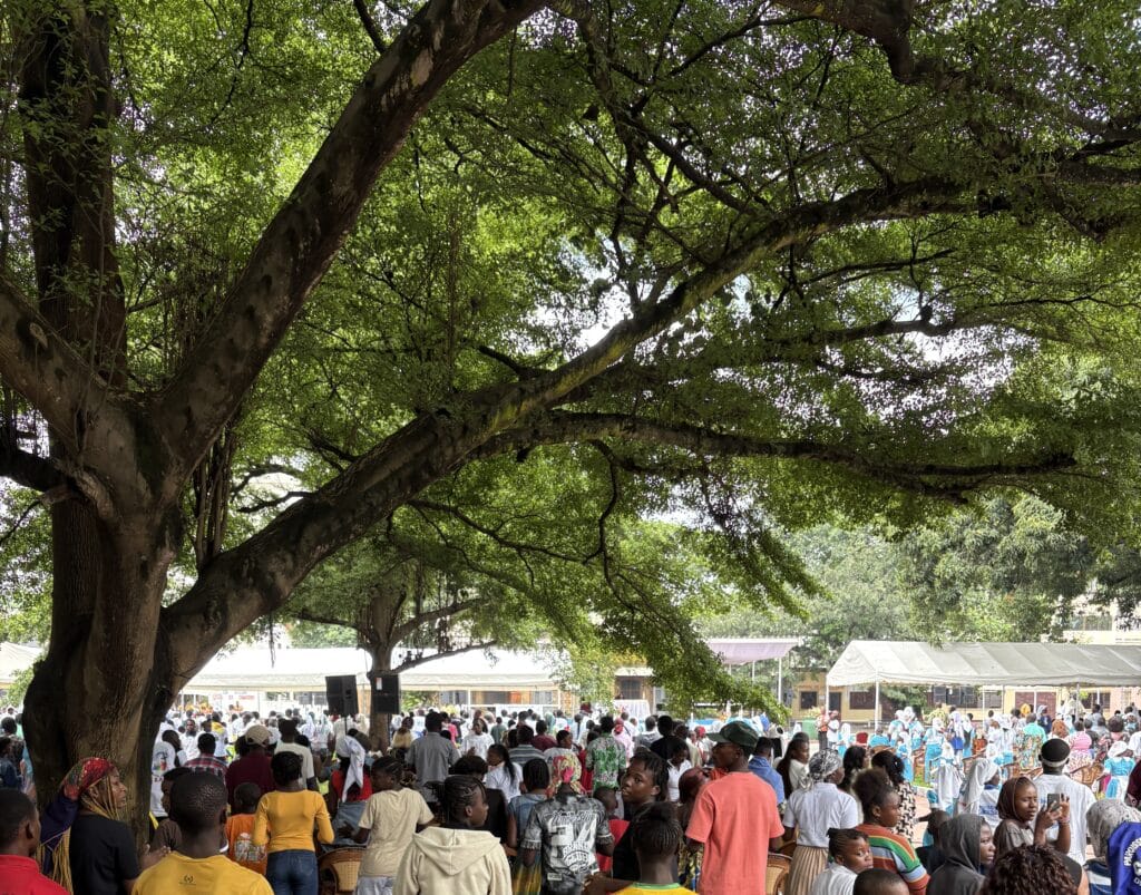 Utegudstjänst vid katolska katedralen i Brazzaville, november 2025