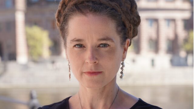old-Amanda Lind